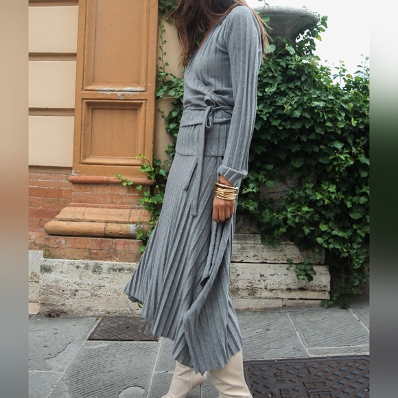 Gray Ribbed Knit Tops SET - Picture 1 of 6